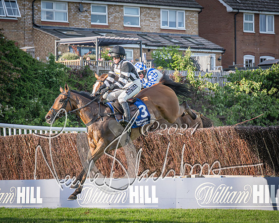Race 4 - Peretemps Stratford Foxhunters (79 of 168)