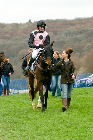 Race 4 - Nov-vets 43