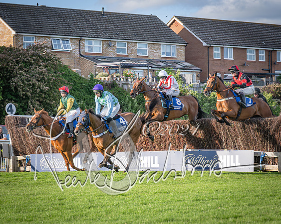Race 4 - Peretemps Stratford Foxhunters (70 of 168)