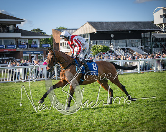 Race 4 - Peretemps Stratford Foxhunters (50 of 168)