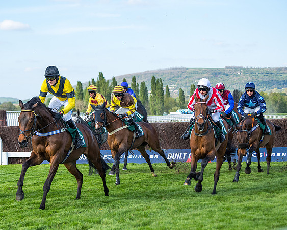 Race 2  -  Intermediate Point to Point Hunters' Steeple Chase (102 of 277)