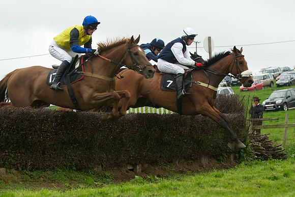 Race 7 - 2m4f Maiden 32