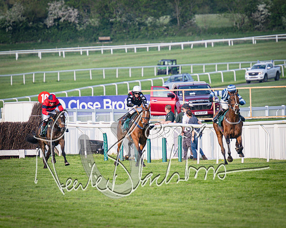 Race 4 - The Jonathan Neesom memorial open Hunter’s steeplechase 3m2f 70y (83 of 167)