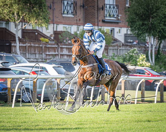 Race 4 - Peretemps Stratford Foxhunters (52 of 168)