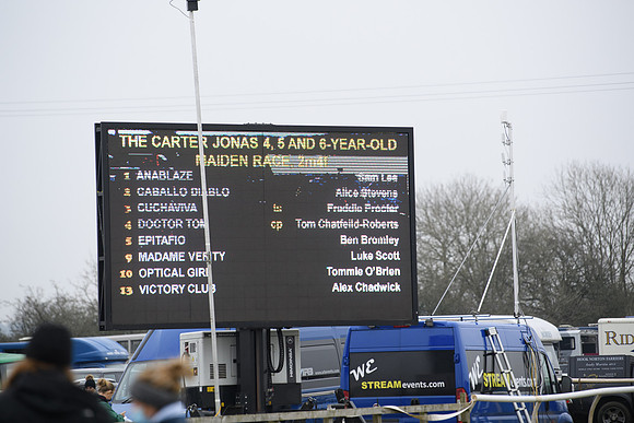 Race 6 - Young Horse Maiden (2 of 67)
