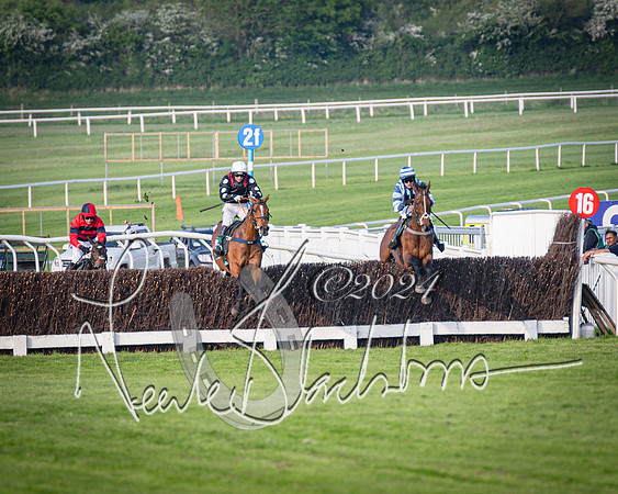 Race 4 - The Jonathan Neesom memorial open Hunter’s steeplechase 3m2f 70y (78 of 167)