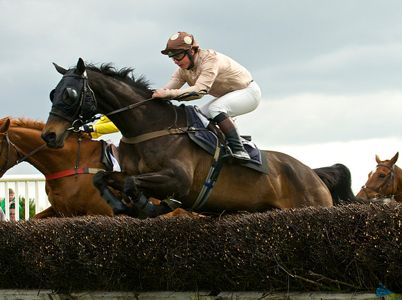 Kimblewick at Kimble Restricted Race