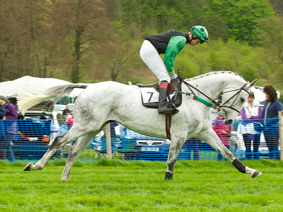 Kimblewick Point to Point at Kingston Blount Racecourse on Saturday 12th April 2014