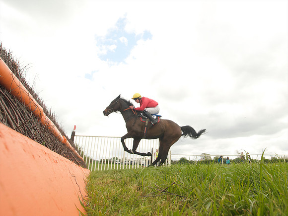 Kimblewick at Kimble Confined Hunts Race