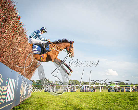 Race 4 - Peretemps Stratford Foxhunters (84 of 168)