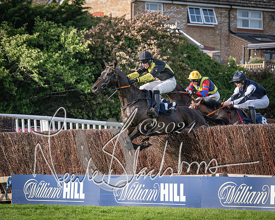 Race 3 - The pointtopoint.co.uk champion novices’ Hunter Chase (88 of 140)