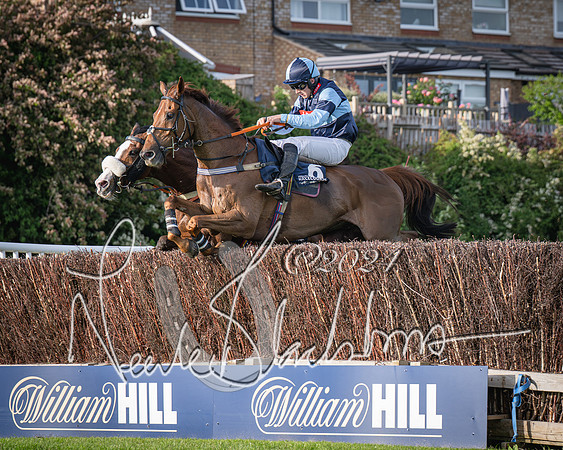 Race 3 - The pointtopoint.co.uk champion novices’ Hunter Chase (75 of 140)