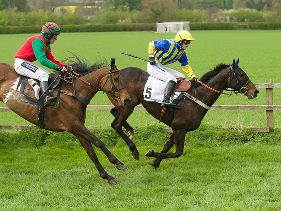 Kimblewick Point to Point at Kingston Blount Racecourse on Saturday 12th April 2014