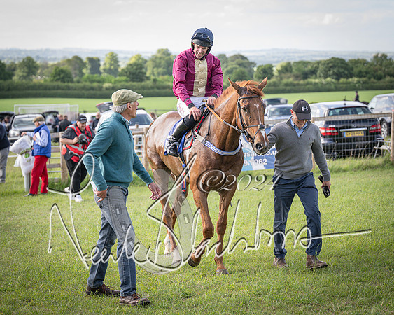 Race 6 - Thorn Plant Hire Maiden Race (110 of 129)