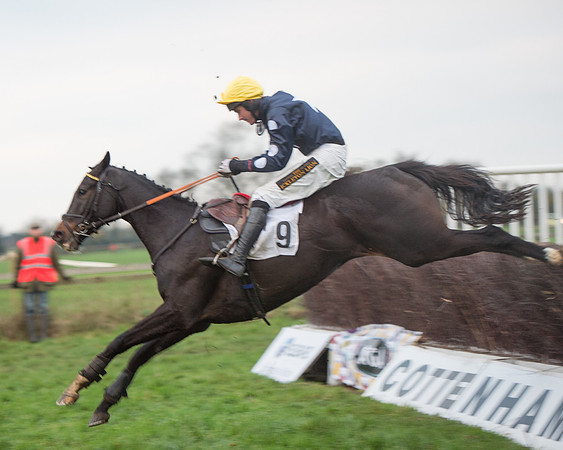 Race 6 - 2m4f Maiden 44
