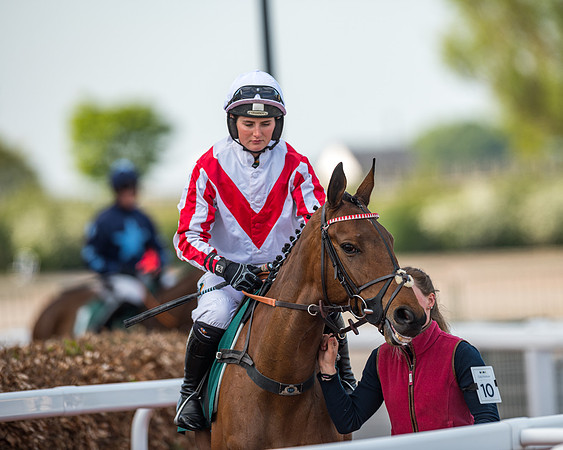 Race 2  -  Intermediate Point to Point Hunters' Steeple Chase (42 of 277)