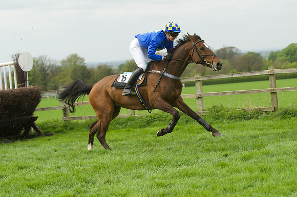 Kimblewick Point to Point at Kingston Blount Racecourse on Saturday 12th April 2014