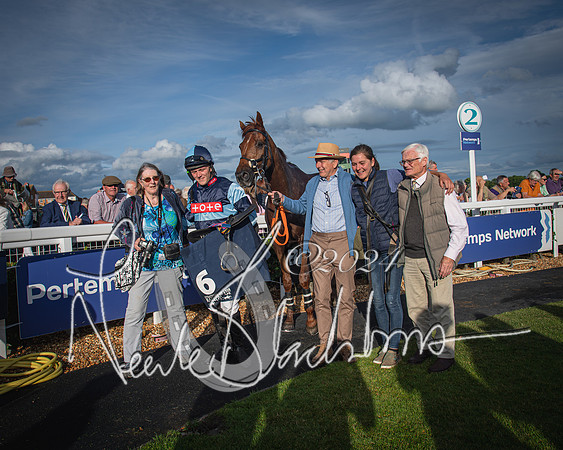 Race 3 - The pointtopoint.co.uk champion novices’ Hunter Chase (130 of 140)