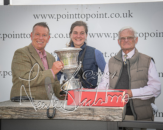 Race 3 - The pointtopoint.co.uk champion novices’ Hunter Chase (137 of 140)