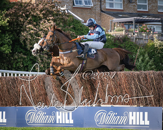 Race 3 - The pointtopoint.co.uk champion novices’ Hunter Chase (76 of 140)