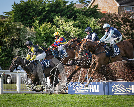 Race 3 - The pointtopoint.co.uk champion novices’ Hunter Chase (99 of 140)