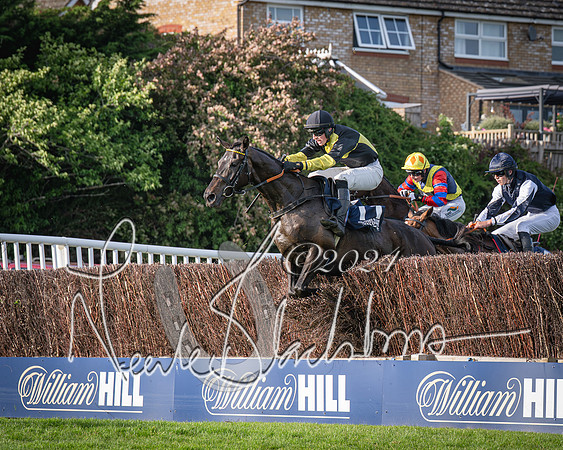 Race 3 - The pointtopoint.co.uk champion novices’ Hunter Chase (87 of 140)
