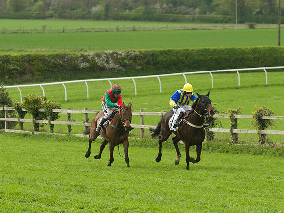 Kimblewick Point to Point at Kingston Blount Racecourse on Saturday 12th April 2014