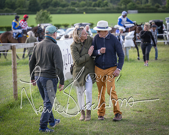 Race 6 - Thorn Plant Hire Maiden Race (112 of 129)