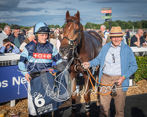 Race 3 - The pointtopoint.co.uk champion novices’ Hunter Chase (125 of 140)