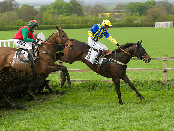 Kimblewick Point to Point at Kingston Blount Racecourse on Saturday 12th April 2014