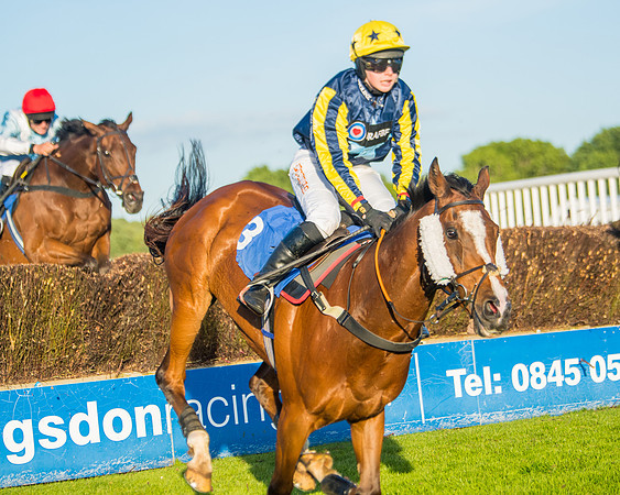 Race 5 - White Swan Hotel Handicap (51 of 80)