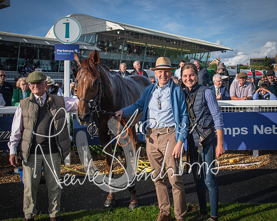 Race 3 - The pointtopoint.co.uk champion novices’ Hunter Chase (131 of 140)