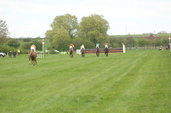 Kimblewick at Kimble Restricted Race