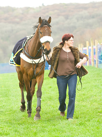 Kimblewick Hunts Point to Point at Kingston Blount Racecourse on Saturday 12th April 2014 Race 1 Confined Hunts Race.