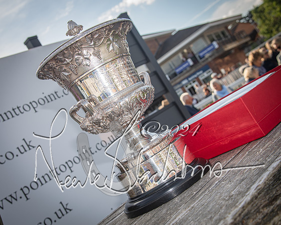 Race 3 - The pointtopoint.co.uk champion novices’ Hunter Chase (135 of 140)