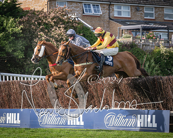 Race 3 - The pointtopoint.co.uk champion novices’ Hunter Chase (107 of 140)