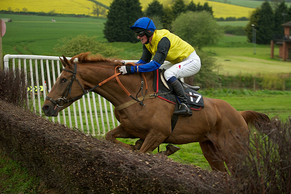 Race 7 - 2m4f Maiden 37