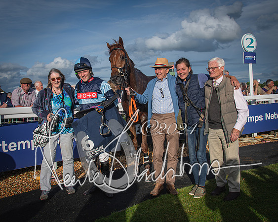 Race 3 - The pointtopoint.co.uk champion novices’ Hunter Chase (129 of 140)