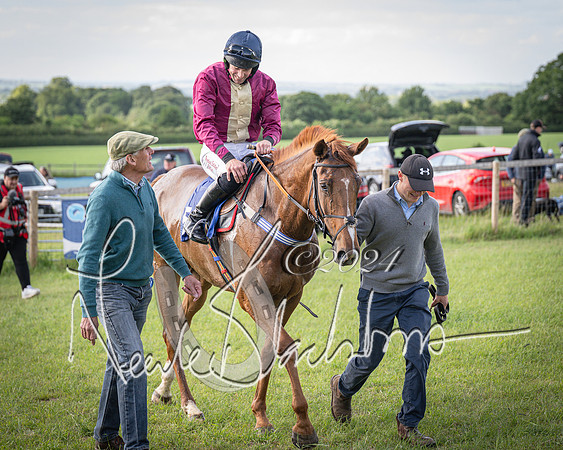 Race 6 - Thorn Plant Hire Maiden Race (111 of 129)
