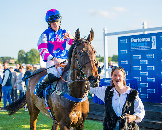Race 5 - White Swan Hotel Handicap (63 of 80)