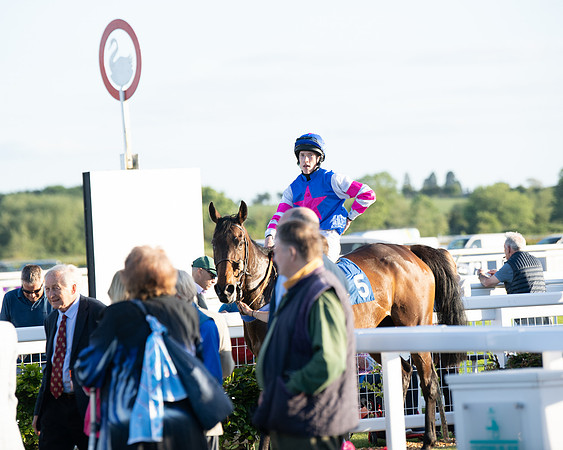 Race 5 - White Swan Hotel Handicap (52 of 80)