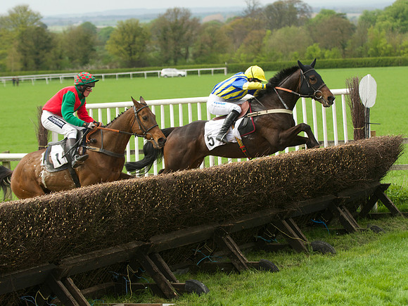 Kimblewick Point to Point at Kingston Blount Racecourse on Saturday 12th April 2014