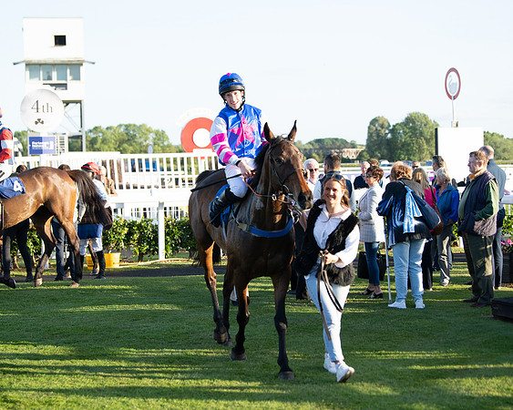 Race 5 - White Swan Hotel Handicap (56 of 80)