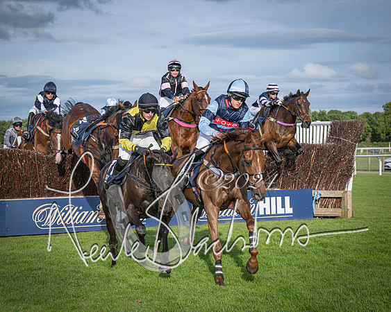 Race 3 - The pointtopoint.co.uk champion novices’ Hunter Chase (65 of 140)