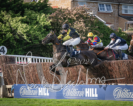 Race 3 - The pointtopoint.co.uk champion novices’ Hunter Chase (90 of 140)