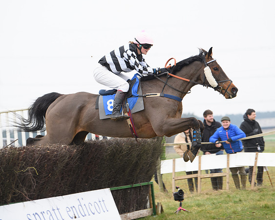 Race 3 - Novice Riders Race (100 of 180)
