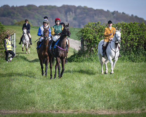 Race 6 - The Fantham family Kimblewick Berks and Bucks Oakley Hunt members and subscribers race (2 of 64)