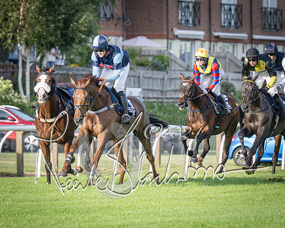 Race 3 - The pointtopoint.co.uk champion novices’ Hunter Chase (74 of 140)