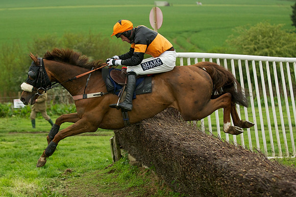 Race 7 - 2m4f Maiden 45