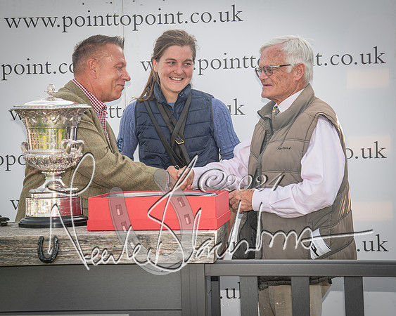 Race 3 - The pointtopoint.co.uk champion novices’ Hunter Chase (136 of 140)